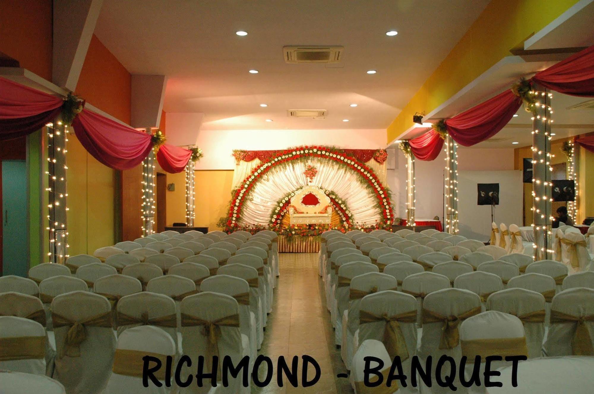 Hotel Ramanashree Richmond Bangalore Buitenkant foto